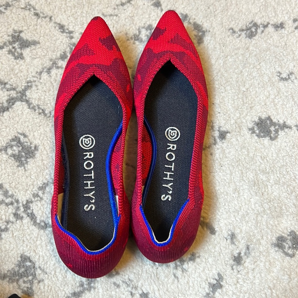 Rothy’s The Point Red Camo flats EUC